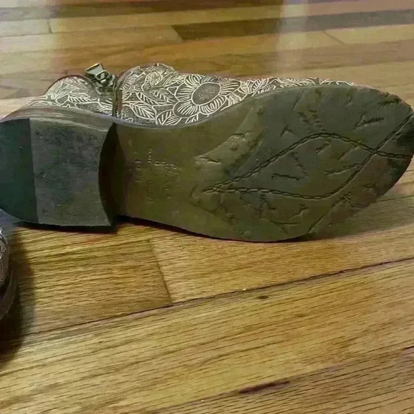 Flower pattern booties - Picture 5 of 5